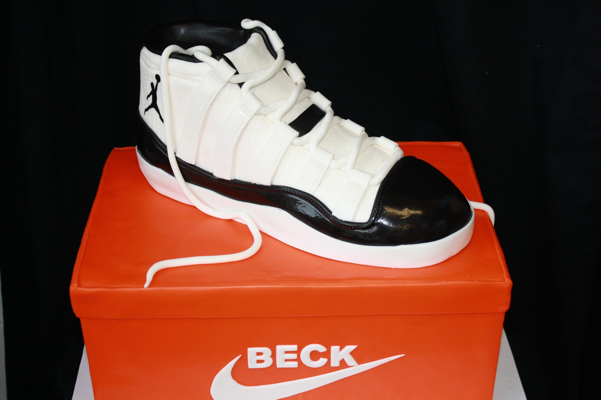 Sculpted Air Jordan sneaker and shoe box cake